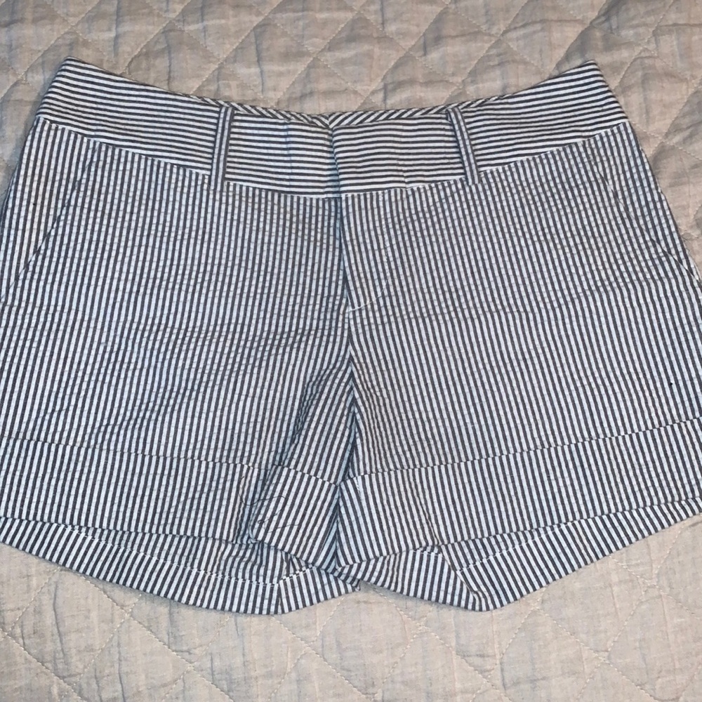 THML seersucker shorts, S, front & back pockets, New without Tags, gray & white